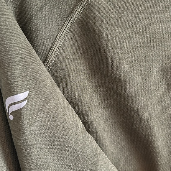 Men’s Small Fabletics Olive Green Athletic Tee - Picture 4 of 4